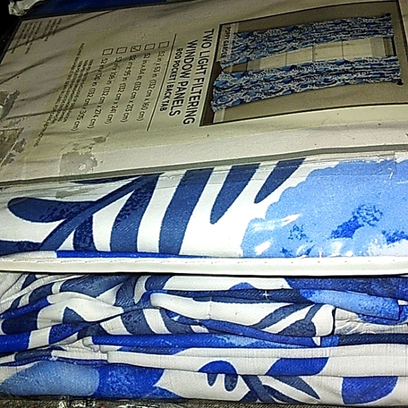 NWT Beautiful "LUSH" Set 2 "Poppy Garden"  Light Filtering Blue Window Panels - Picture 10 of 10